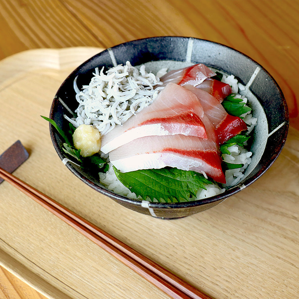 黒×薄灰で食卓にアクセント】【食材映える深どんぶり】白水工房 鉄黒丼