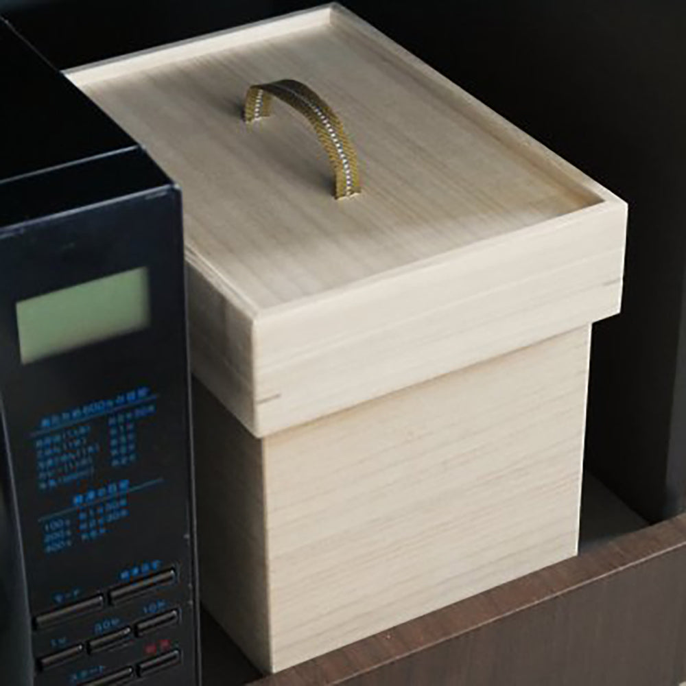 K茶道具　掛軸　「軍鶏(しゃも)」の図　川良子作　配送用桐箱　S1003KJ 茶道具 掛軸（かけじく） 軸横物画賛 雪笹に雀の図 「清閑」
